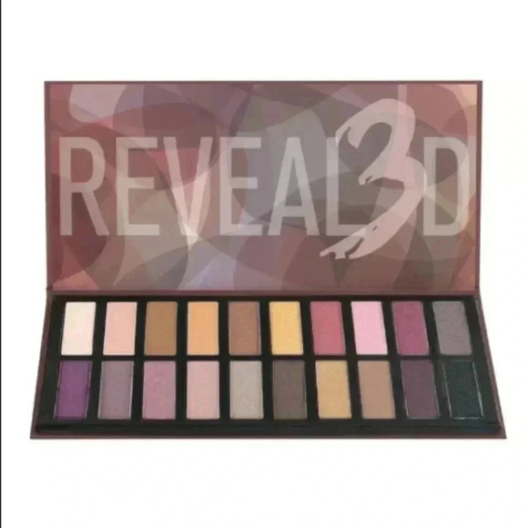 BNIB- Coastal Scents Revealed 3 Eyeshadow Palette - Picture 1 of 5